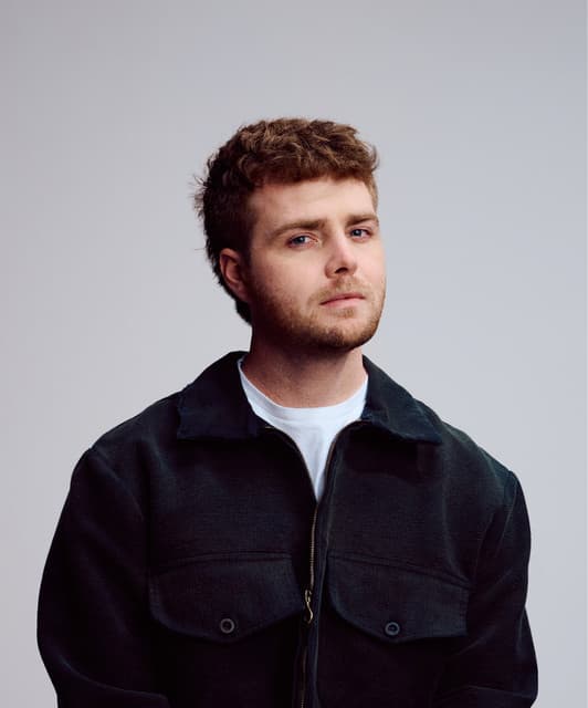 Alex Warren's artist profile image