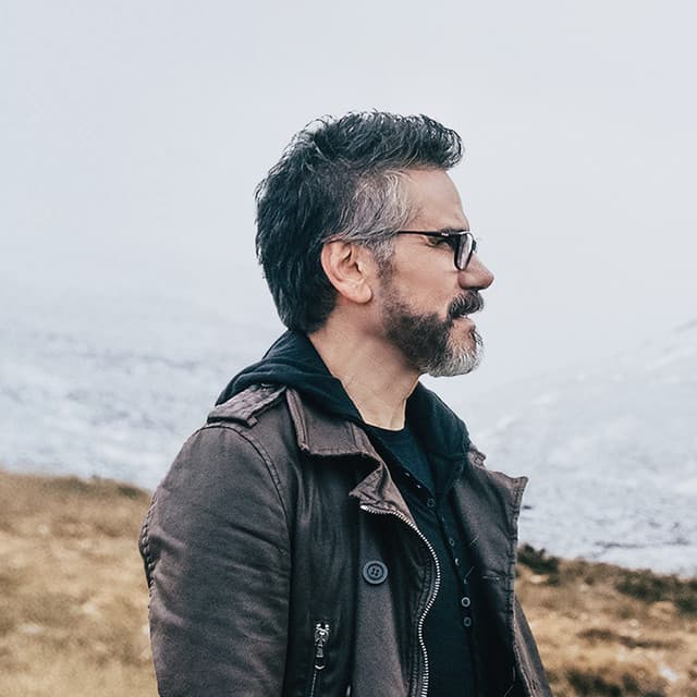 Jesús Adrián Romero artist profile image
