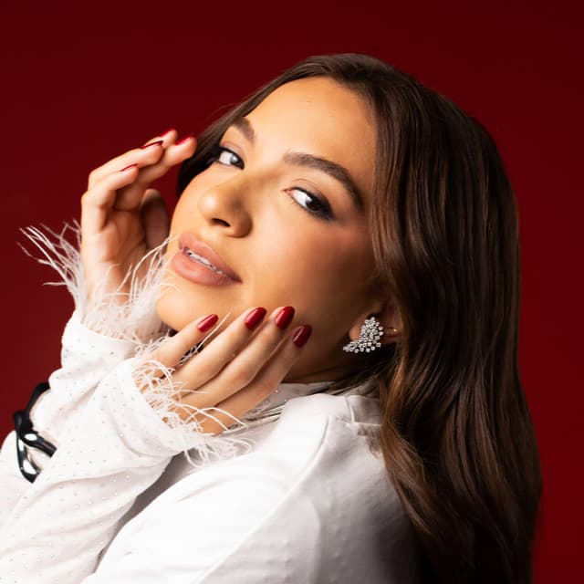 Ana Laura Lopes artist profile image