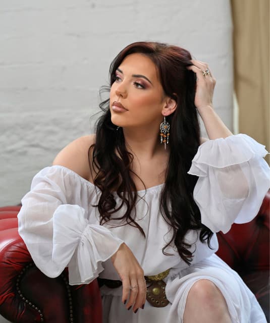 Jade Helliwell artist profile image