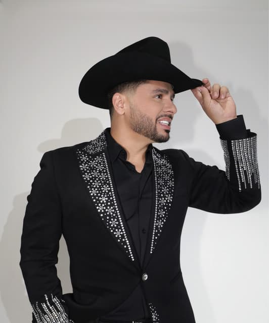 Larry Hernández's artist profile image