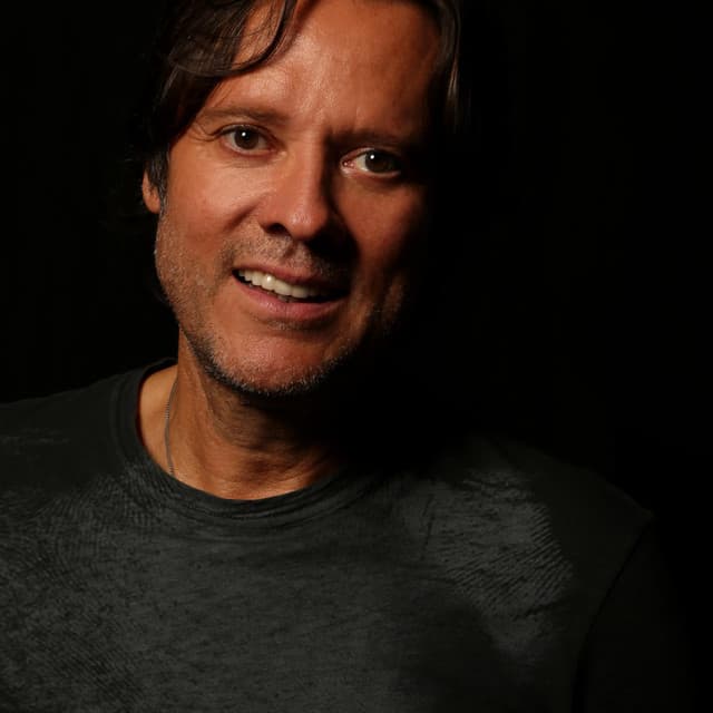 Hernaldo Zuniga's artist profile image