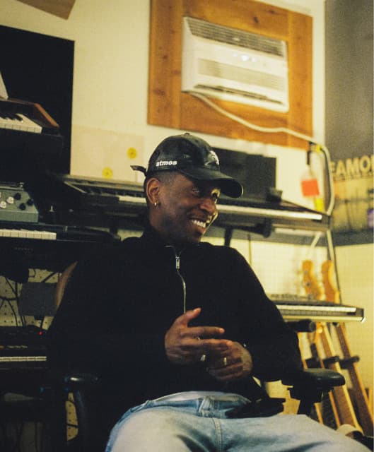 Samm Henshaw artist profile image