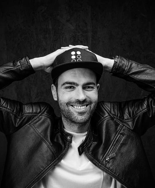 Mark Sixma artist profile image