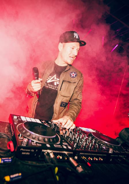 Marc Kiss artist profile image