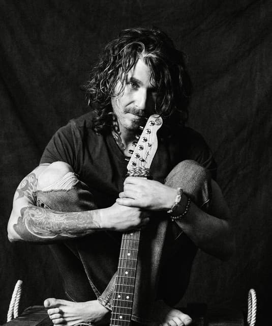 Dom Martin artist profile