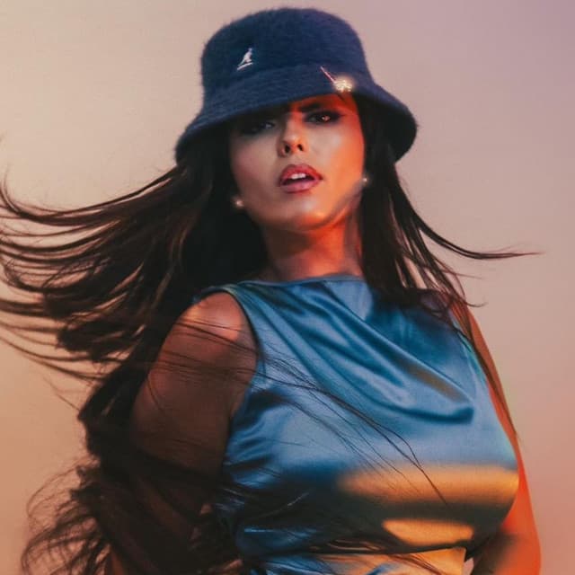 Annie Tracy artist profile image