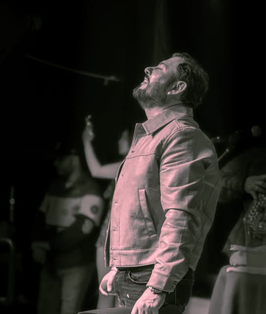 Roberto Tapia artist profile