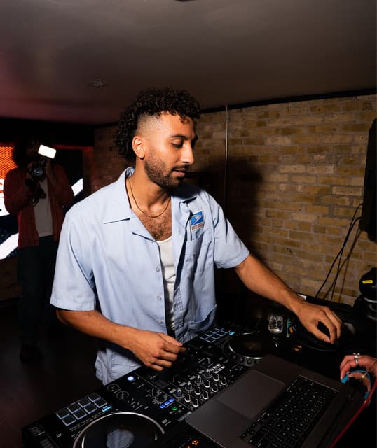 Sunny Lou artist profile image