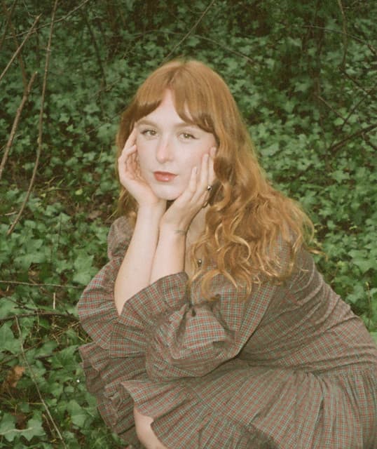 Bella White artist profile