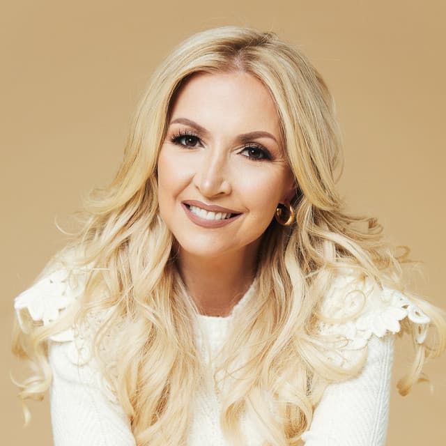 Martha Munizzi's artist profile image