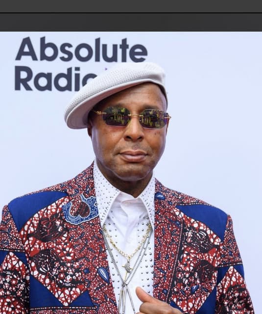 Leee John artist profile image