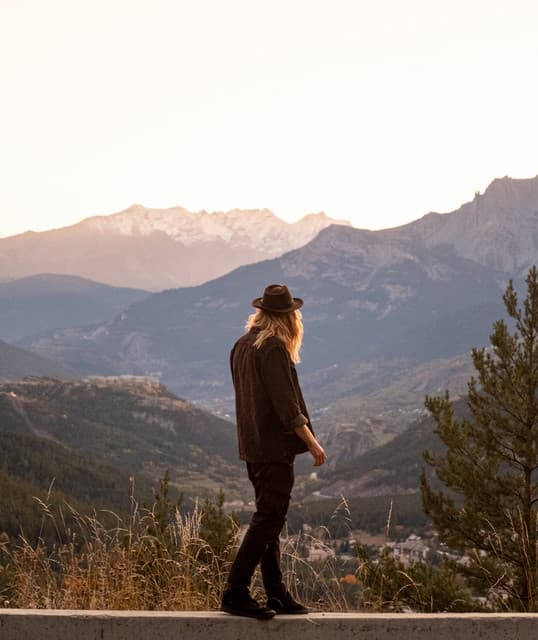 Alex Rv Phillips artist profile image