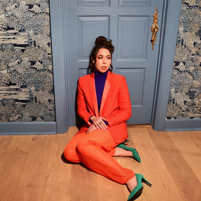 Sarah Jarosz artist profile image