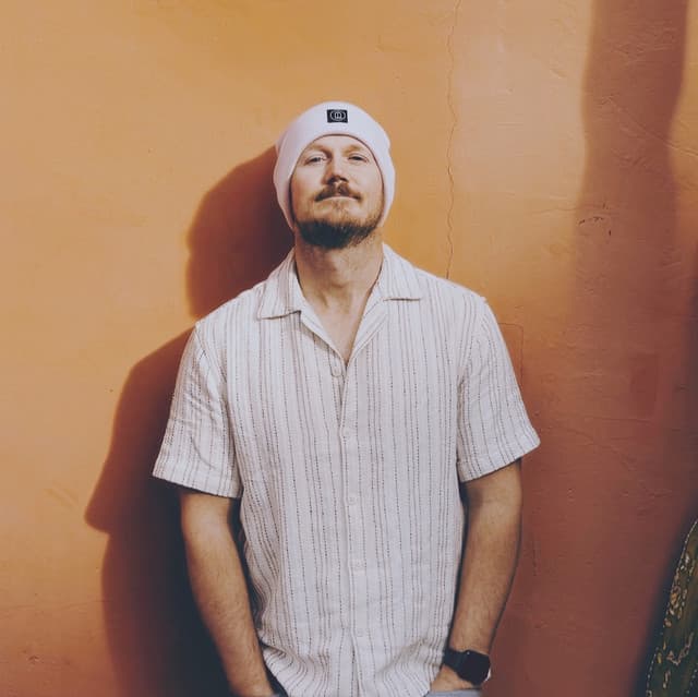 Jeffrey East artist profile
