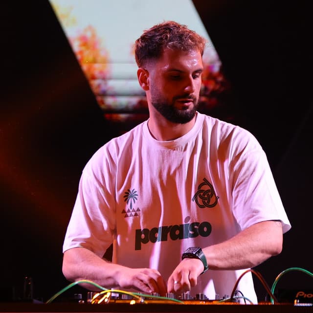 Marin Hoxha artist profile image