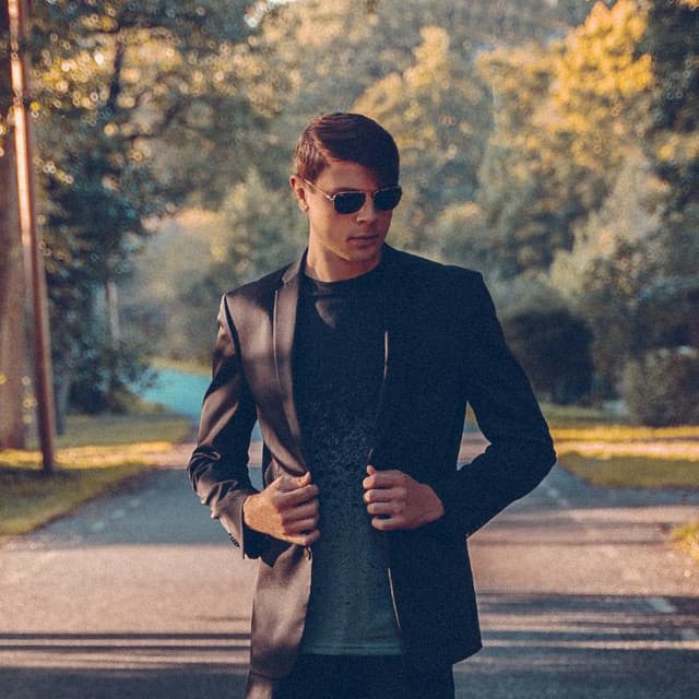 Syn Cole artist profile image