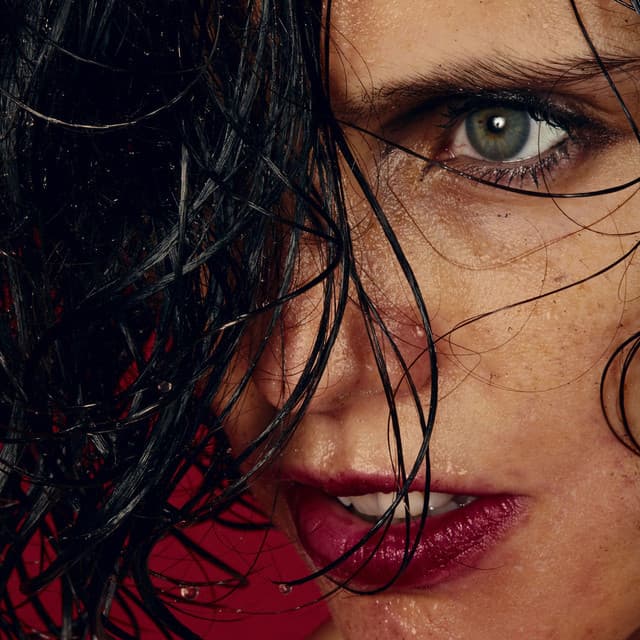Anna Calvi profile