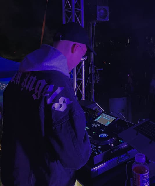 WIKIMEN artist profile image