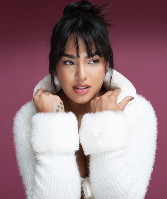 Angela Leiva artist profile image