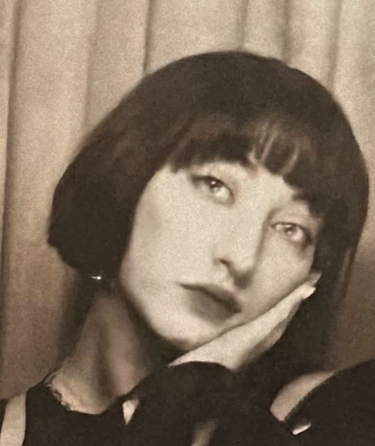 girl_irl artist profile image