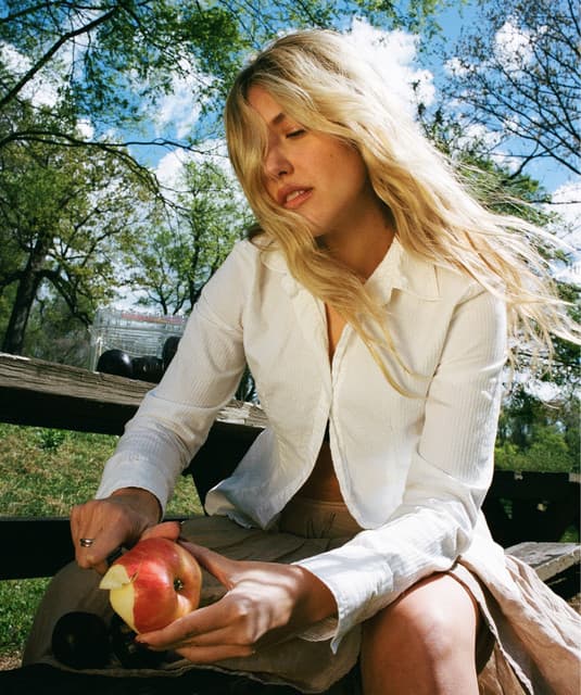 Hannah Cole artist profile image
