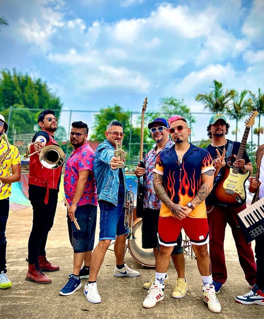 Los Tianguis artist profile image
