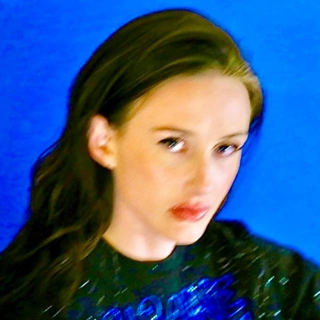 Caroline Loveglow artist profile image