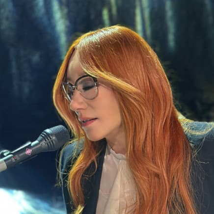 Tori Amos artist profile image