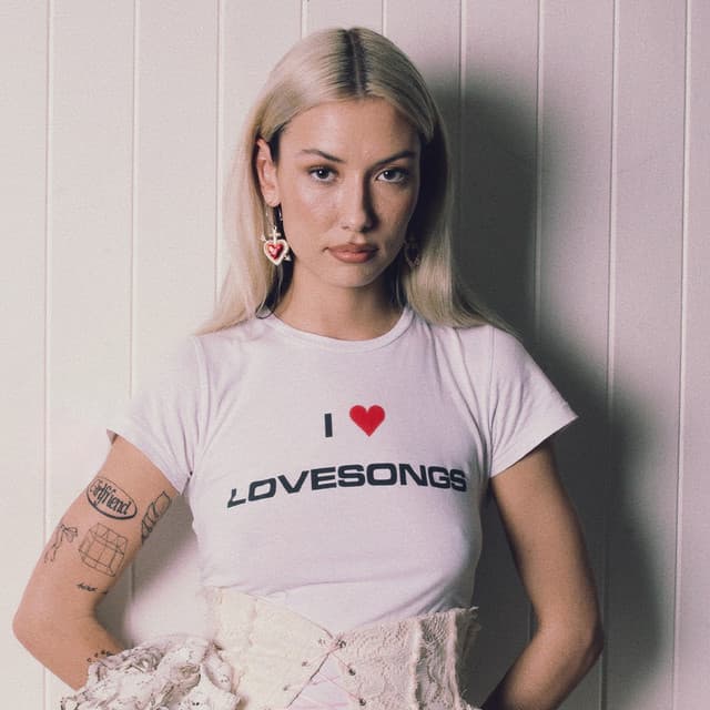 Nieve Ella's artist profile image