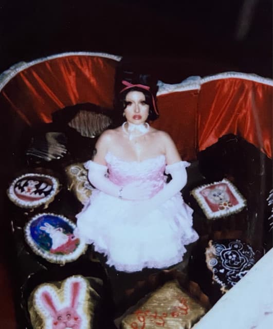 Lucy Loone artist profile image