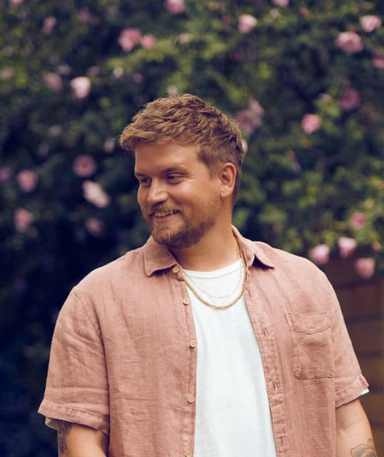 Levi Hummon artist profile