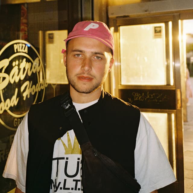 illiterate artist profile image