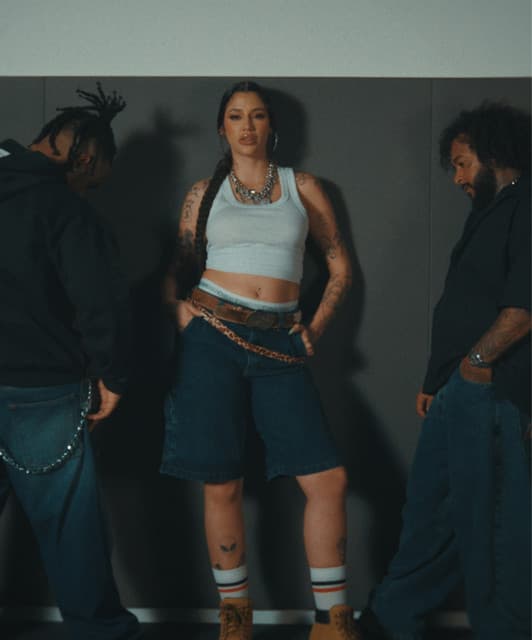 Azzy artist profile image