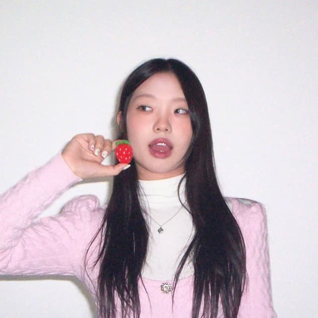 Regina Song artist profile image
