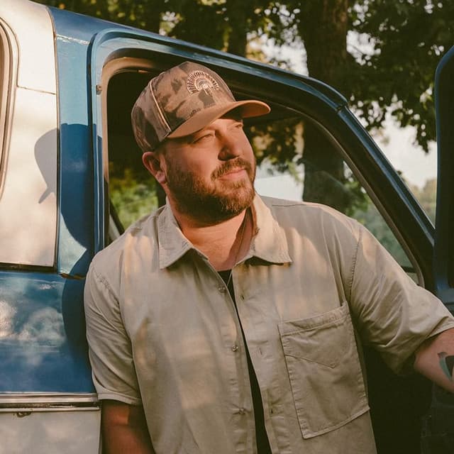Mitchell Tenpenny artist profile