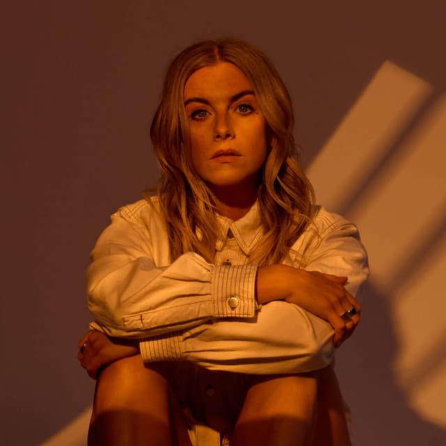 Lindsay Ell artist profile image