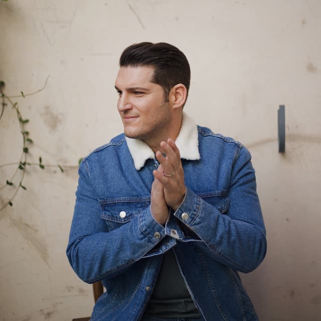 Manu Tenorio artist profile image