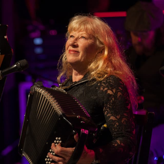 Loreena McKennitt's artist profile image