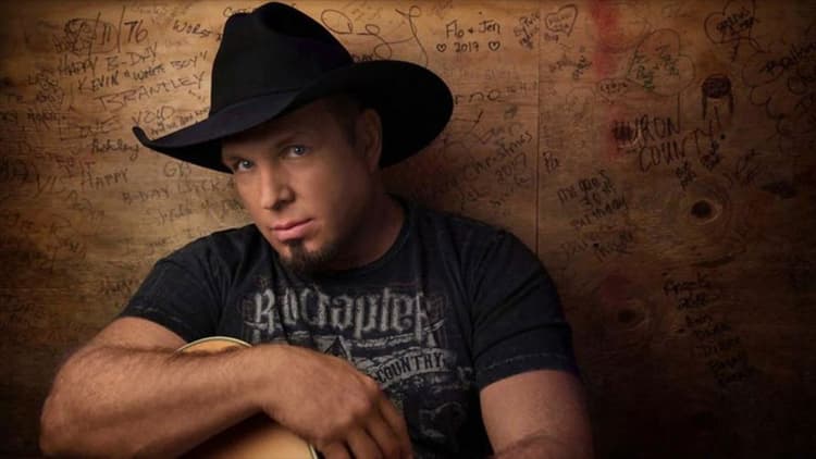 Garth Brooks artist profile image
