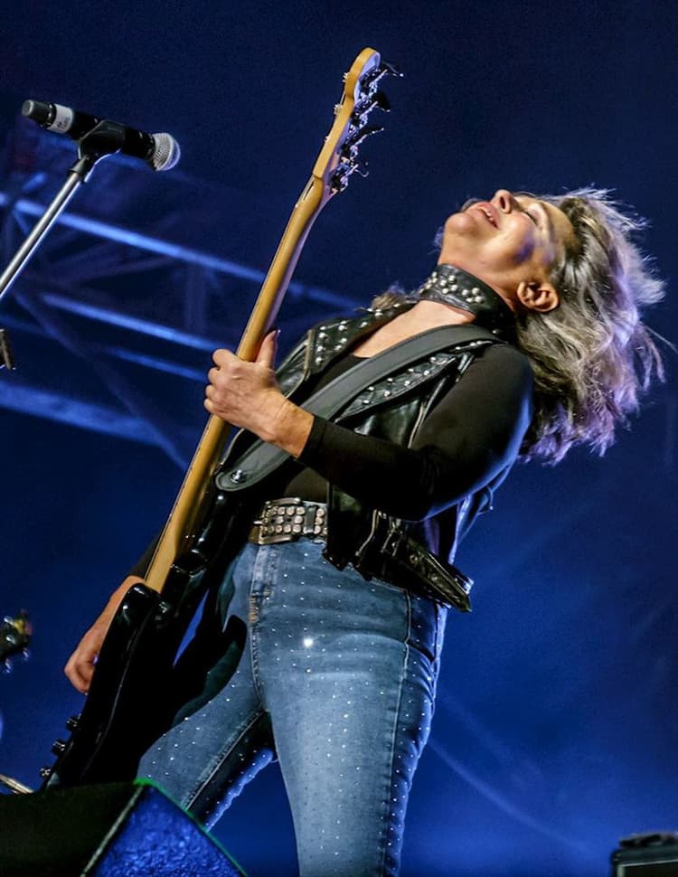 Suzi Quatro artist profile image