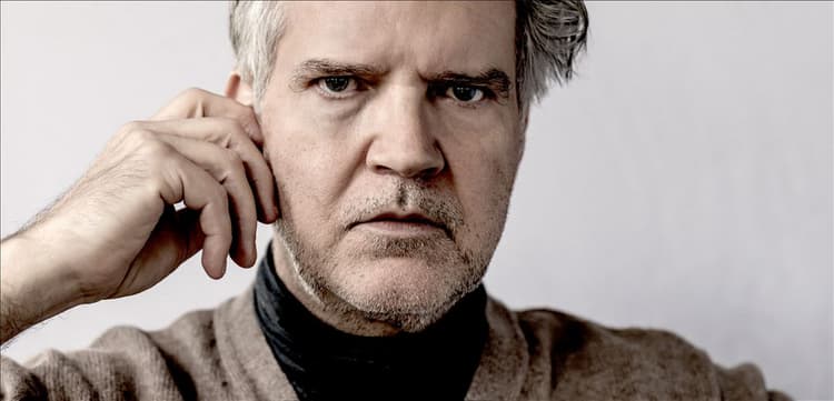 Lloyd Cole artist profile image