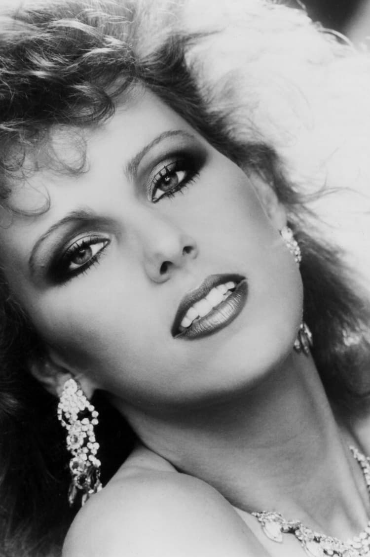 Shelly West artist profile image
