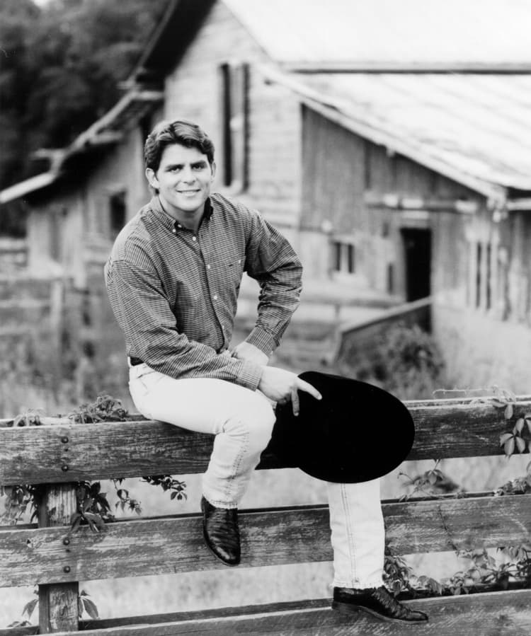 Rhett Akins artist profile image