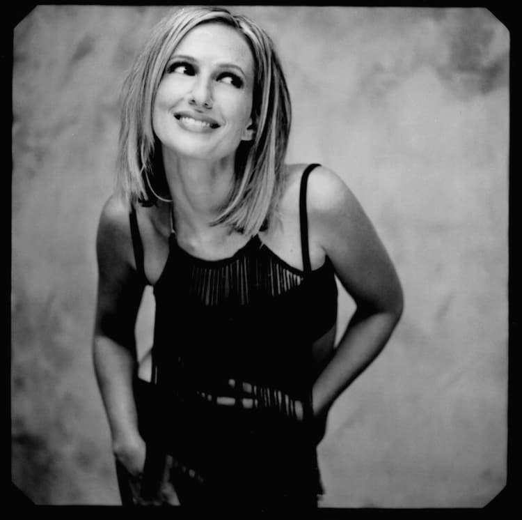 Nina Gordon artist profile image