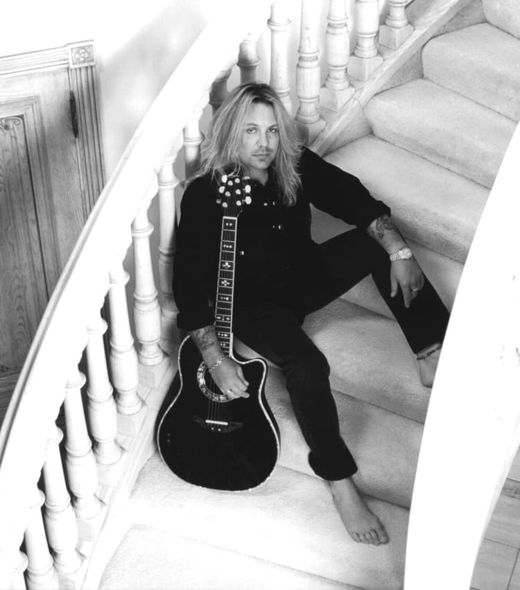 Vince Neil artist profile image