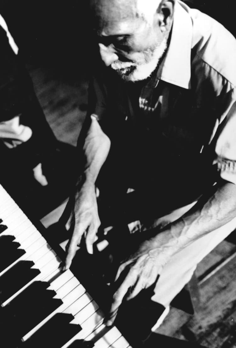 Ruben Gonzalez artist profile image