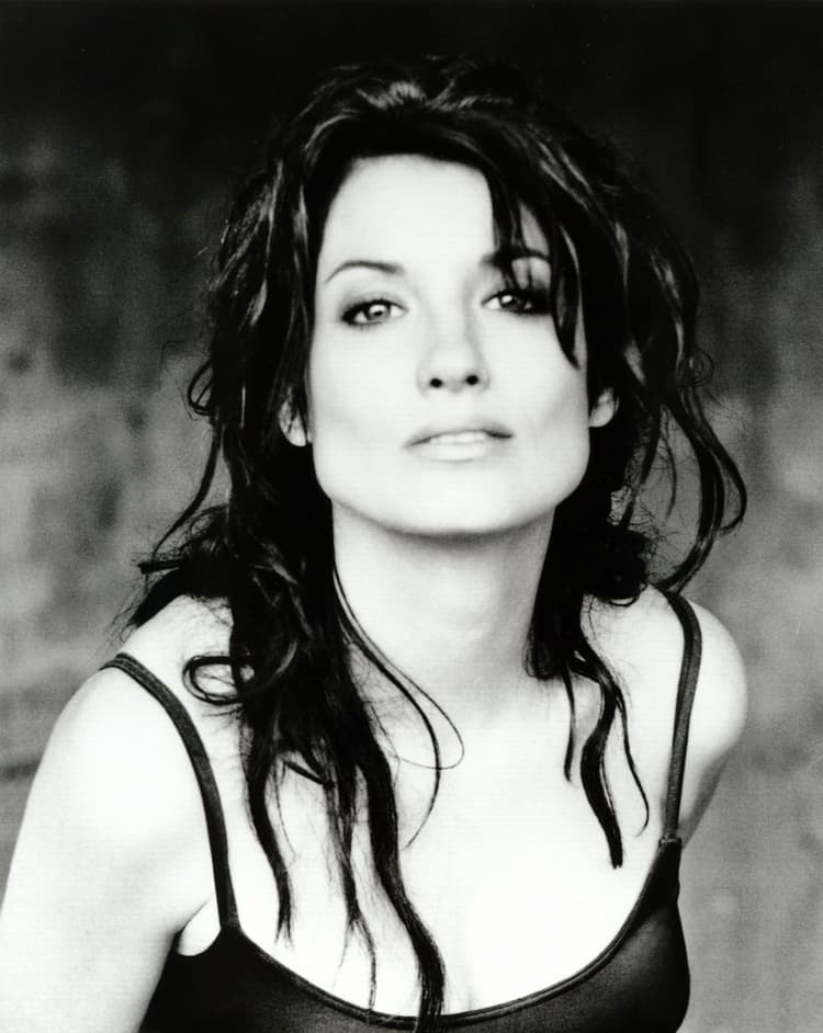 Meredith Brooks artist profile image
