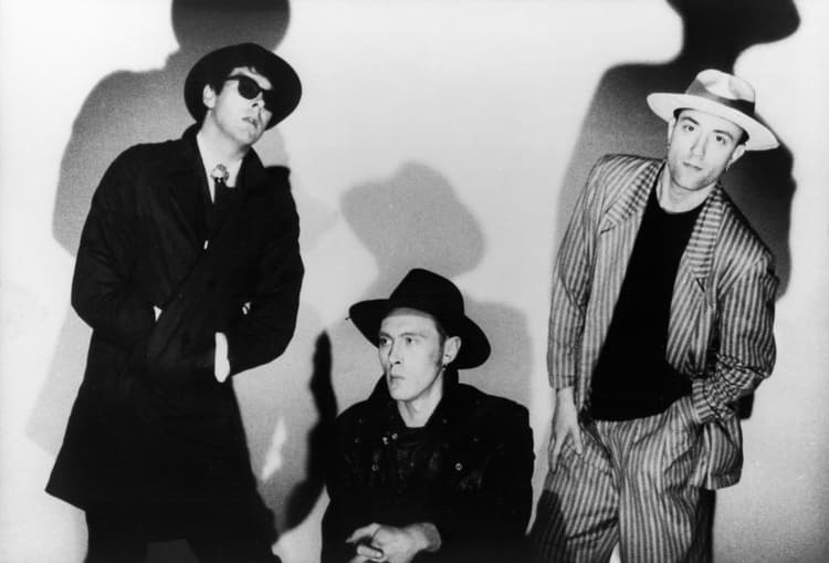 Red Lorry Yellow Lorry artist profile image