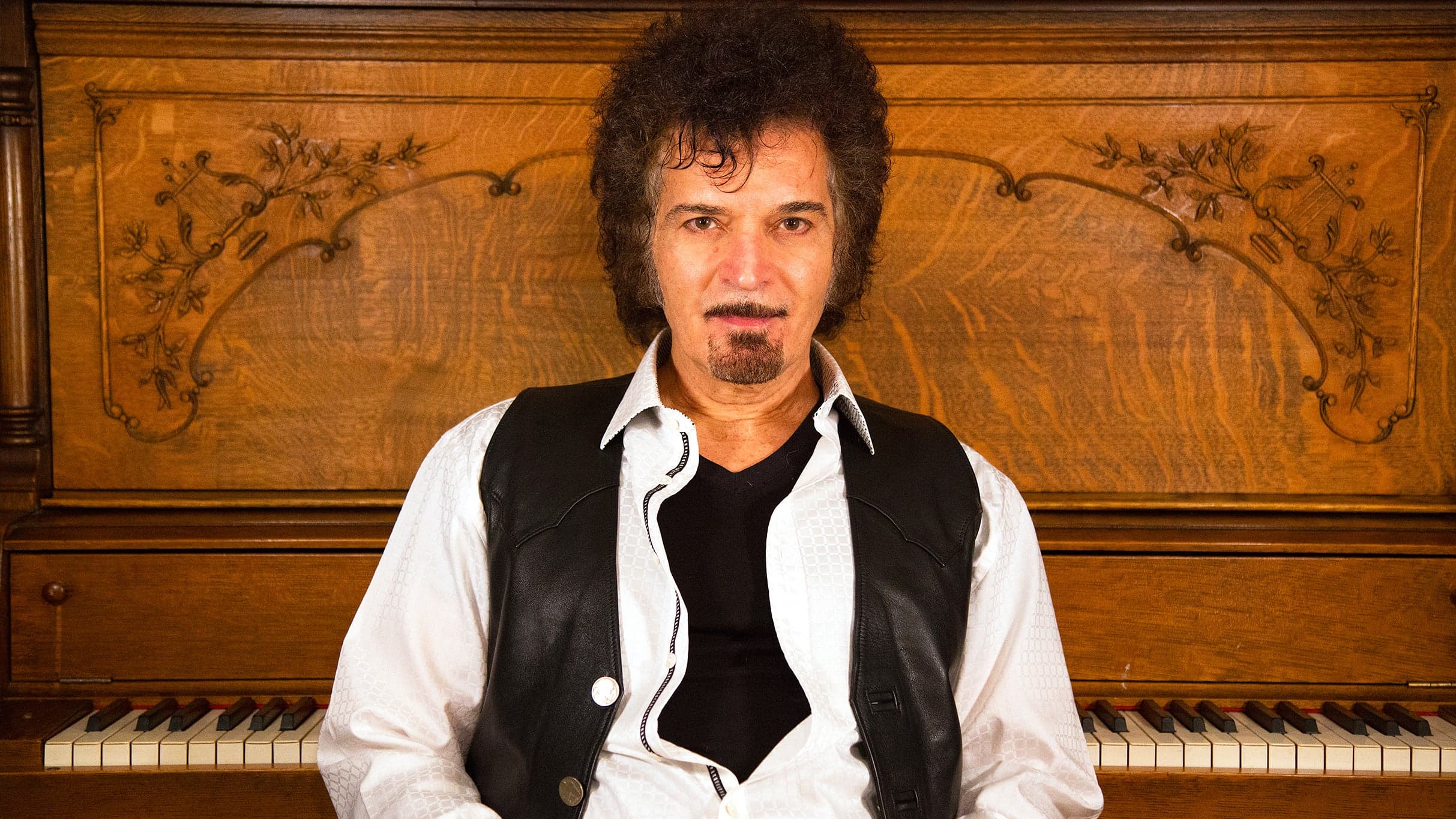 Gino Vannelli event image